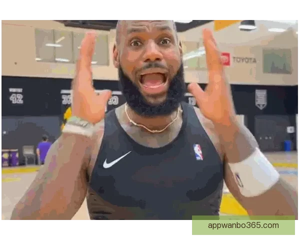 詹姆斯昨日惊艳劈扣起跳三点二米入网时速近五十公里