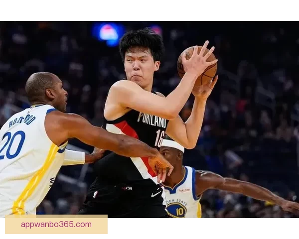 尽显社交牛人本色杨瀚森收官战比赛用球带走赛后亲切握手