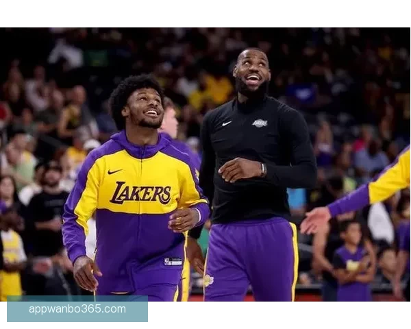 詹姆斯谈与布朗尼单挑意外破坏篮板并转向高尔夫专注棋艺